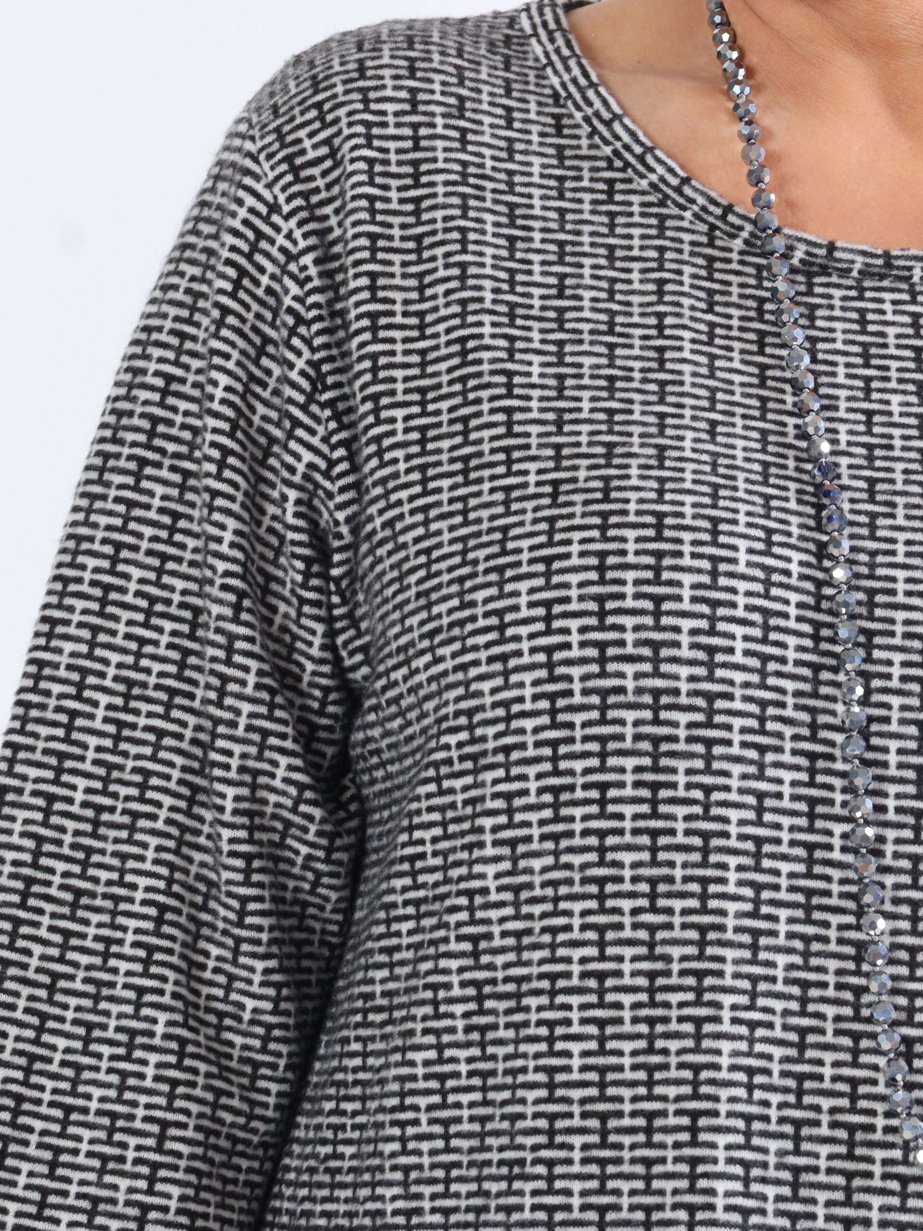 Nelma - Fin klänning i stora storlekar med mönster